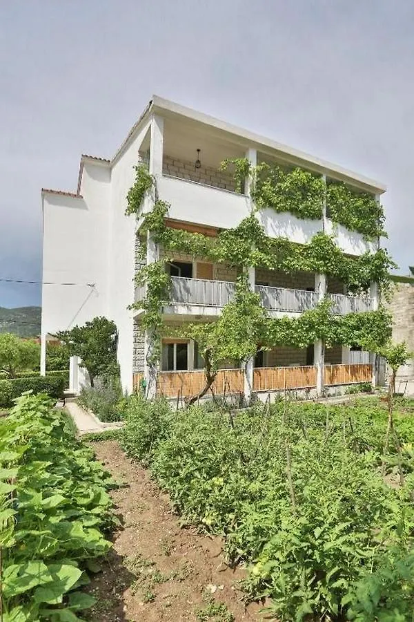 Apartments With A Parking Space Kastel Luksic, Kastela - 21073