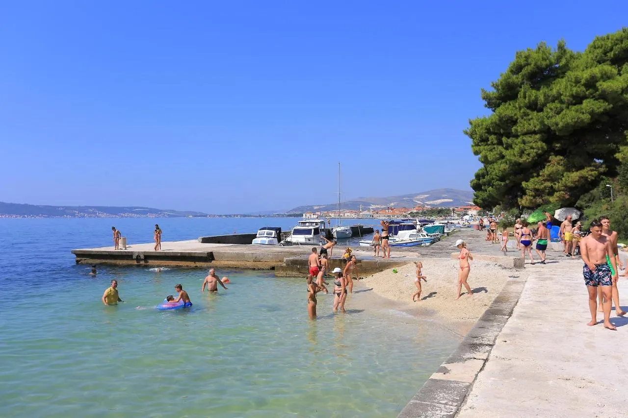 Apartments With A Parking Space Kastel Luksic, Kastela - 21073