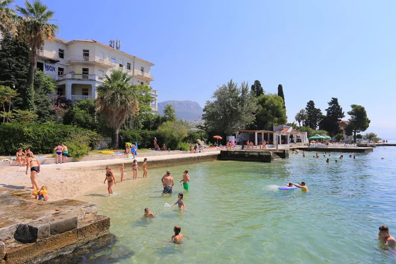 Apartments With A Parking Space Kastel Luksic, Kastela - 21073 Croatia