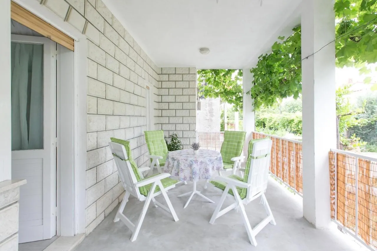 Apartments With A Parking Space Kastel Luksic, Kastela - 21073 Croatia
