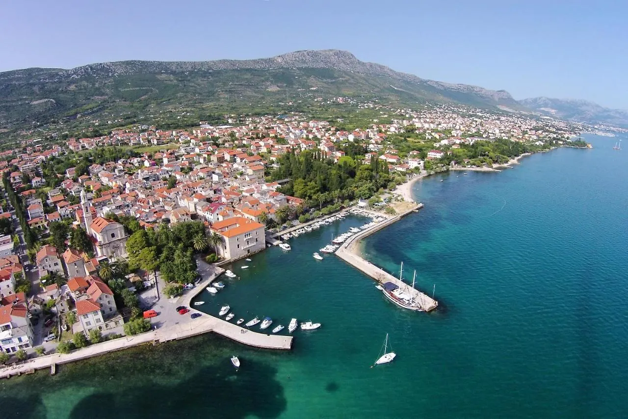 Apartments With A Parking Space Kastel Luksic, Kastela - 21073